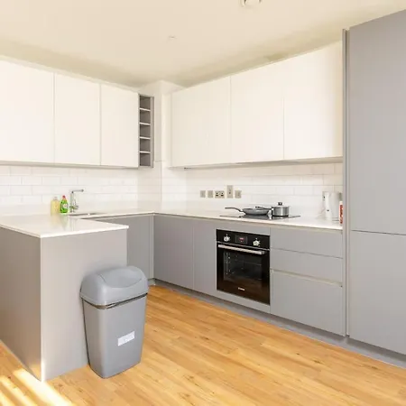 Park View 3 Bed Ensuite Only 5 Min Walk To Arndale *
