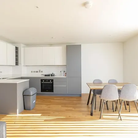 Apartment Park View 3 Bed Ensuite Only 5 Min Walk To Arndale *