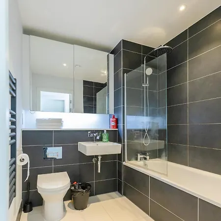 Park View 3 Bed Ensuite Only 5 Min Walk To Arndale Apartment