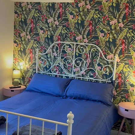 Cool, Calm & Connected Apartman