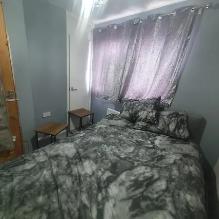 Homestay 1 Bedroom In A Shared House