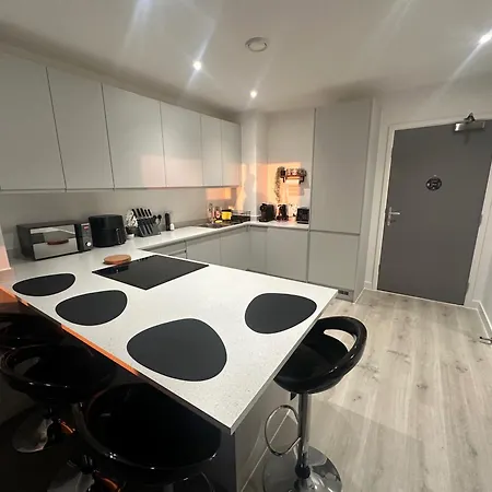 2 Bedroom - Sleeps 6 Манчестер