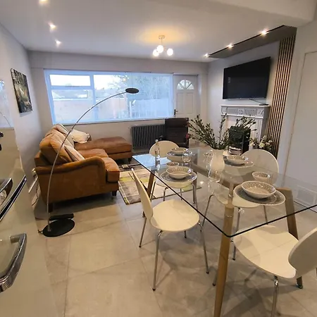 Spotless And Spacious Holiday home
