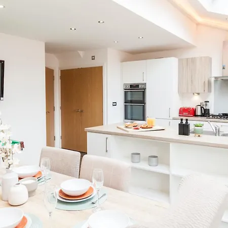 Luxe Stays-sleeps 9-hot Tub-pool Nyaraló Manchester