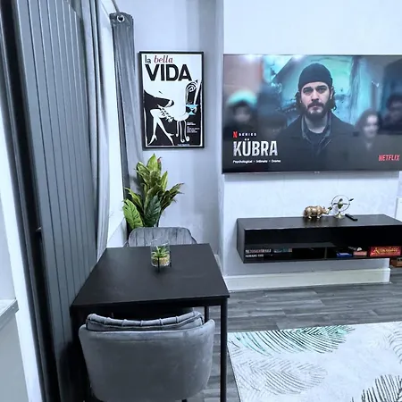 Luxury Spacious 4 Bedroom House - Free Parking - 5 Mins From Centre Apartman *