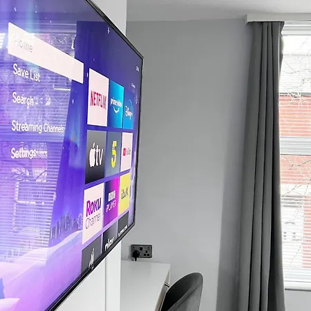 Luxury Spacious 4 Bedroom House - Free Parking - 5 Mins From Centre Apartman