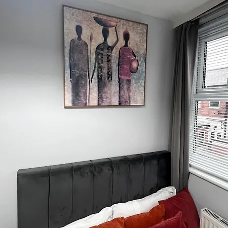 Luxury Spacious 4 Bedroom House - Free Parking - 5 Mins From Centre Apartman Manchester