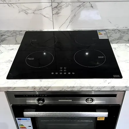 Apartman Luxury Spacious 4 Bedroom House - Free Parking - 5 Mins From Centre Manchester