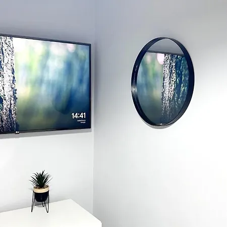 Luxury Spacious 4 Bedroom House - Free Parking - 5 Mins From Centre *