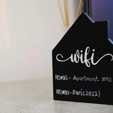 - 2-bed - Sleeps 4 - Wifi