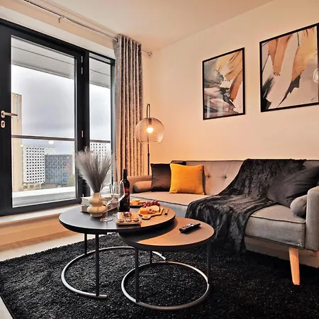 Apartment - 2-bed - Sleeps 4 - Wifi *