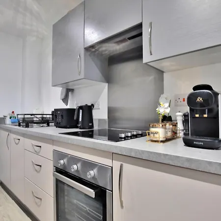 - 2-bed - Sleeps 4 - Wifi Apartment