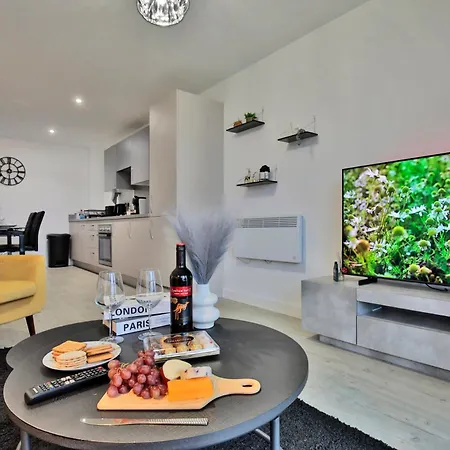 - 2-bed - Sleeps 4 - Wifi * Manchester