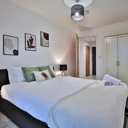 Apartment - 2-bed - Sleeps 4 - Wifi Manchester
