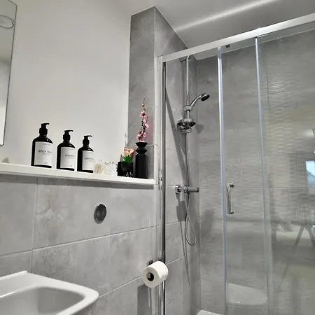 Apartment - 2-bed - Sleeps 4 - Wifi Manchester