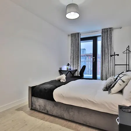 - 2-bed - Sleeps 4 - Wifi Apartment *