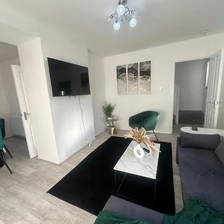 Airport House - Long Near Hospital! Сasa de vacaciones