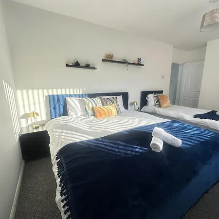 Airport House - Long Near Hospital! *