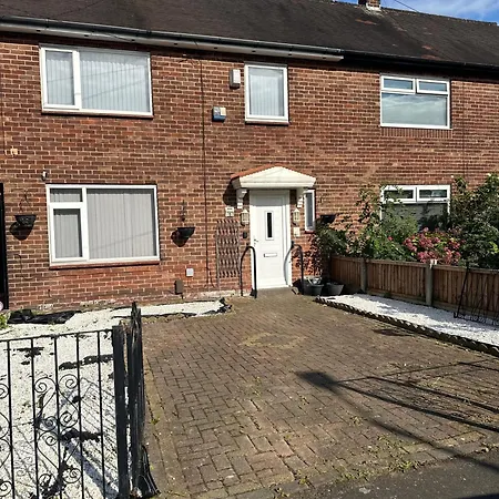 Holiday home Airport House - Long Near Hospital!