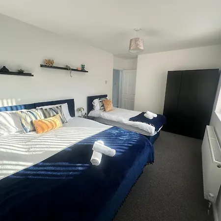 Holiday home Airport House - Long Near Hospital!