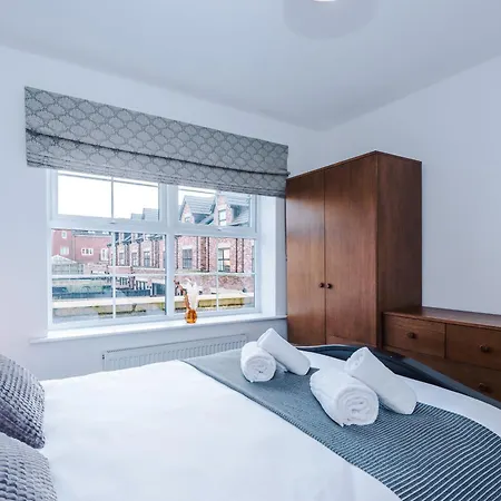 Casa de Férias 4 Bed House-2 Parking Spaces-vibrant Location Manchester