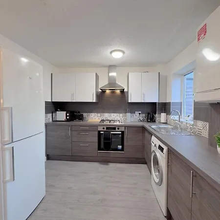 Cozy 2 Bed - Free Parking, Great Location By Vista Short Lets Holiday home