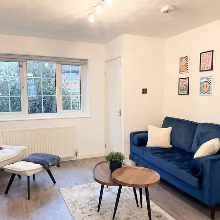 Cozy 2 Bed - Free Parking, Great Location By Vista Short Lets *