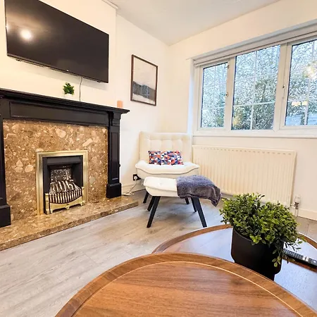 Holiday home Cozy 2 Bed - Free Parking, Great Location By Vista Short Lets Manchester