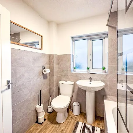 Cozy 2 Bed - Free Parking, Great Location By Vista Short Lets *