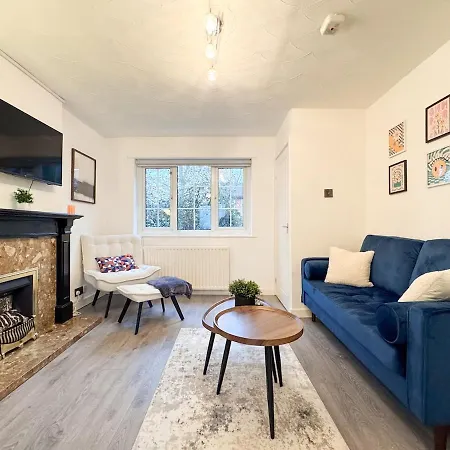 Cozy 2 Bed - Free Parking, Great Location By Vista Short Lets *