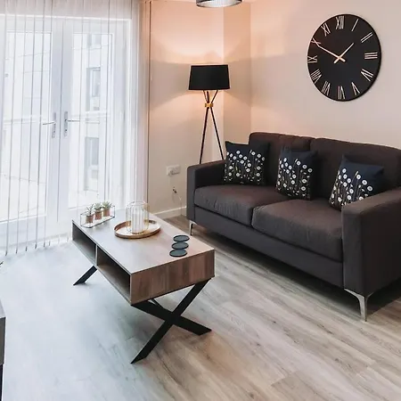 2bed 2bath Nr Old Trafford Parking Apartment *