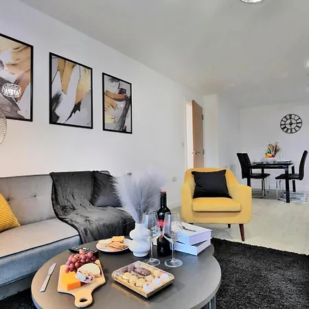 - 2-bed - Sleeps 4 - Wifi Apartment Manchester