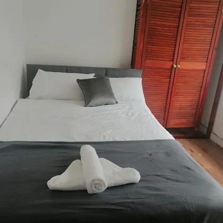 Gorton Elsham Gardens - Delight Homestay