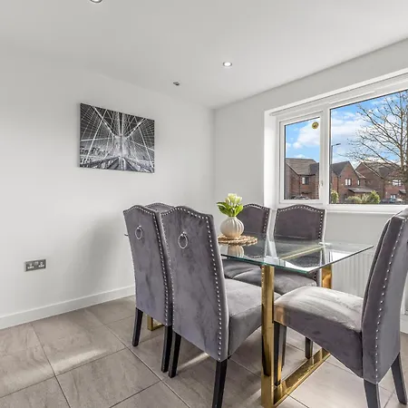 Dom wakacyjny Large Family House With Free Parking - 3 Bedrooms 6 Beds *