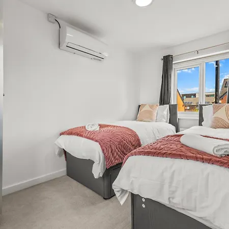 Large Family House With Free Parking - 3 Bedrooms 6 Beds Dom wakacyjny