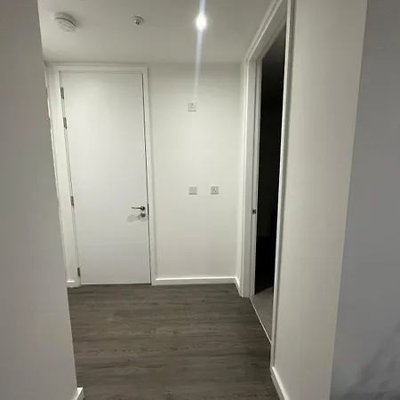 Luxury 1 Bed Near Victoria * マンチェスター