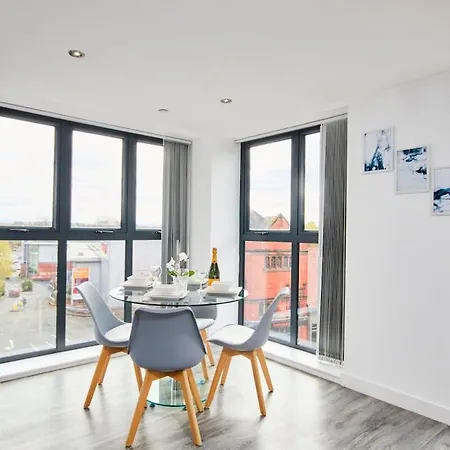 Апартаменты Spacious Apartment, Free Parking, Near Centre By Hass Haus *