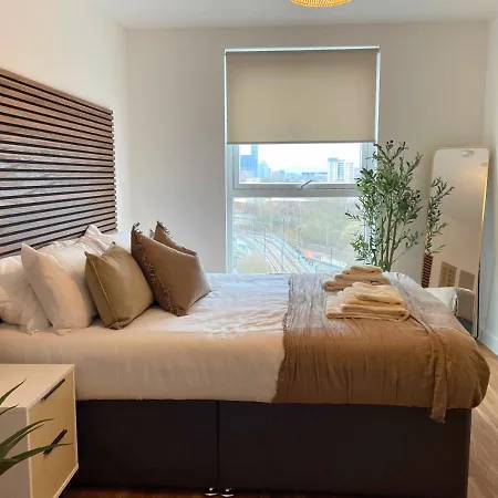 Three Bedroom Waterfront With View Apartment