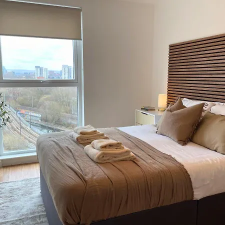 Three Bedroom Waterfront With View Apartment *