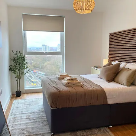 Three Bedroom Waterfront With View Manchester