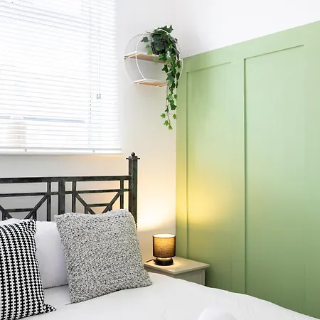 Winslow House- Close To Coop Etihad & Free Parking Dom wakacyjny