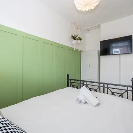 בית נופש Winslow House- Close To Coop Etihad & Free Parking *