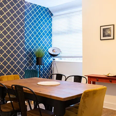 Winslow House- Close To Coop Etihad & Free Parking *