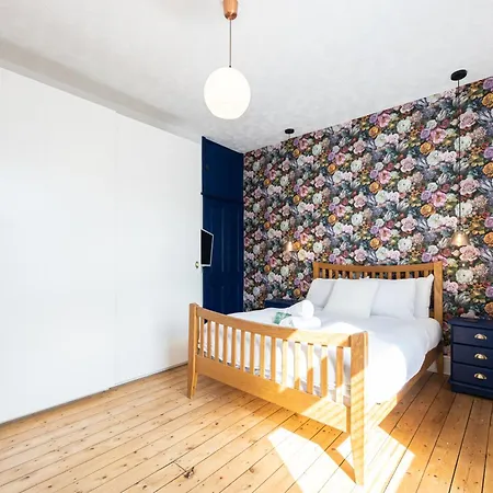 בית נופש Winslow House- Close To Coop Etihad & Free Parking *