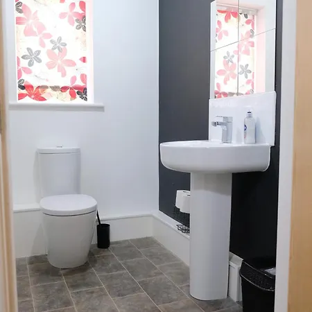 Bright 1 Bedroom Flat With Parking & Wifi For 3 Guests - Salford Uni, Victoria Station, Ao Arena Apartment