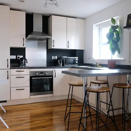 Bright 1 Bedroom Flat With Parking & Wifi For 3 Guests - Salford Uni, Victoria Station, Ao Arena Apartment