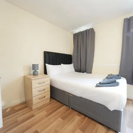 Three Bedroom House By Brookland Serviced Short Lets With Free Wifi