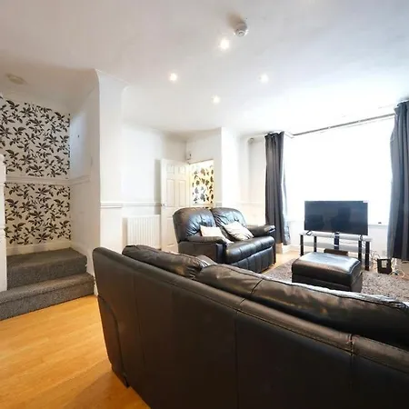 Holiday home Three Bedroom House By Brookland Serviced Short Lets With Free Wifi