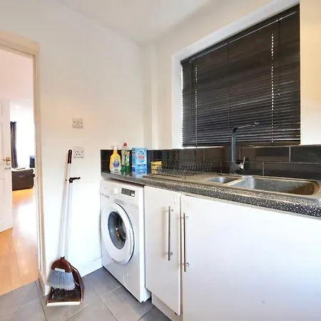 Three Bedroom House By Brookland Serviced Short Lets With Free Wifi *