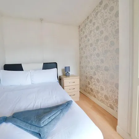 Three Bedroom House By Brookland Serviced Short Lets With Free Wifi * Μάντσεστερ